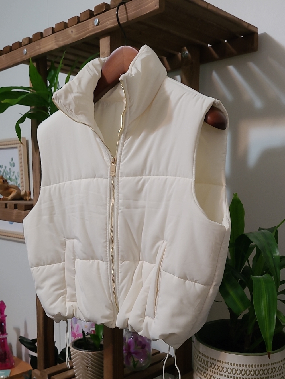 Cream Cropped Puffer Vest - Picture 3 of 9
